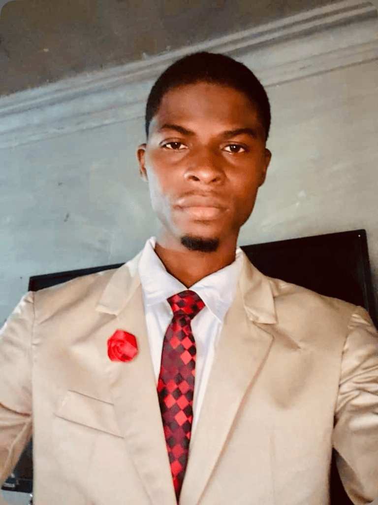 Professeur de philosophie, diplômé en sciences de l’éducation, titulaire d’un master en philosophie ainsi qu’en administration scolaire. Mon parcours académique et professionnel s’inscrit dans une perspective internationale, à la croisée de la réflexion philosophique, de la pédagogie et du leadership éducatif.
Spécialisé dans l’enseignement de la philosophie, je développe une approche centrée sur la pensée critique, l’éthique, la logique argumentée et la compréhension des grands courants philosophiques. Mon expérience en sciences de l’éducation et en administration scolaire me permet d’analyser et d’accompagner les enjeux contemporains des systèmes éducatifs, tant au niveau pédagogique qu’institutionnel.
Engagé dans la promotion d’une éducation humaniste et inclusive, je m’adresse à un public international composé d’étudiants, d’enseignants, de chercheurs et de professionnels de l’éducation. Mon objectif est de contribuer à la formation intellectuelle et citoyenne à travers l’enseignement, la recherche, la réflexion philosophique et le conseil en gouvernance scolaire.